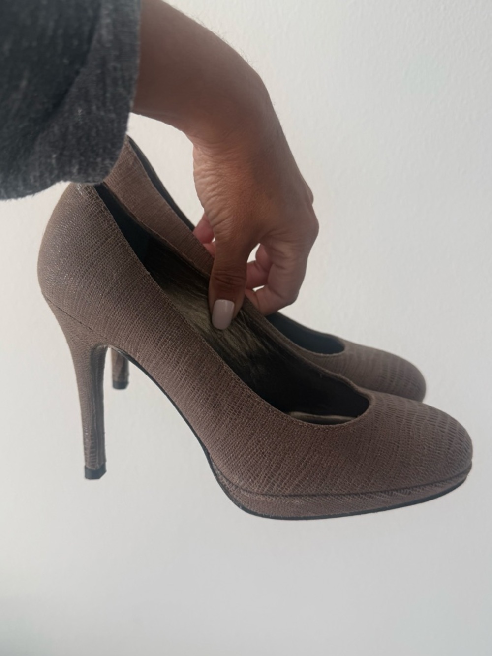 Stuart Weitzman Taupe Textured Stiletto Pumps
